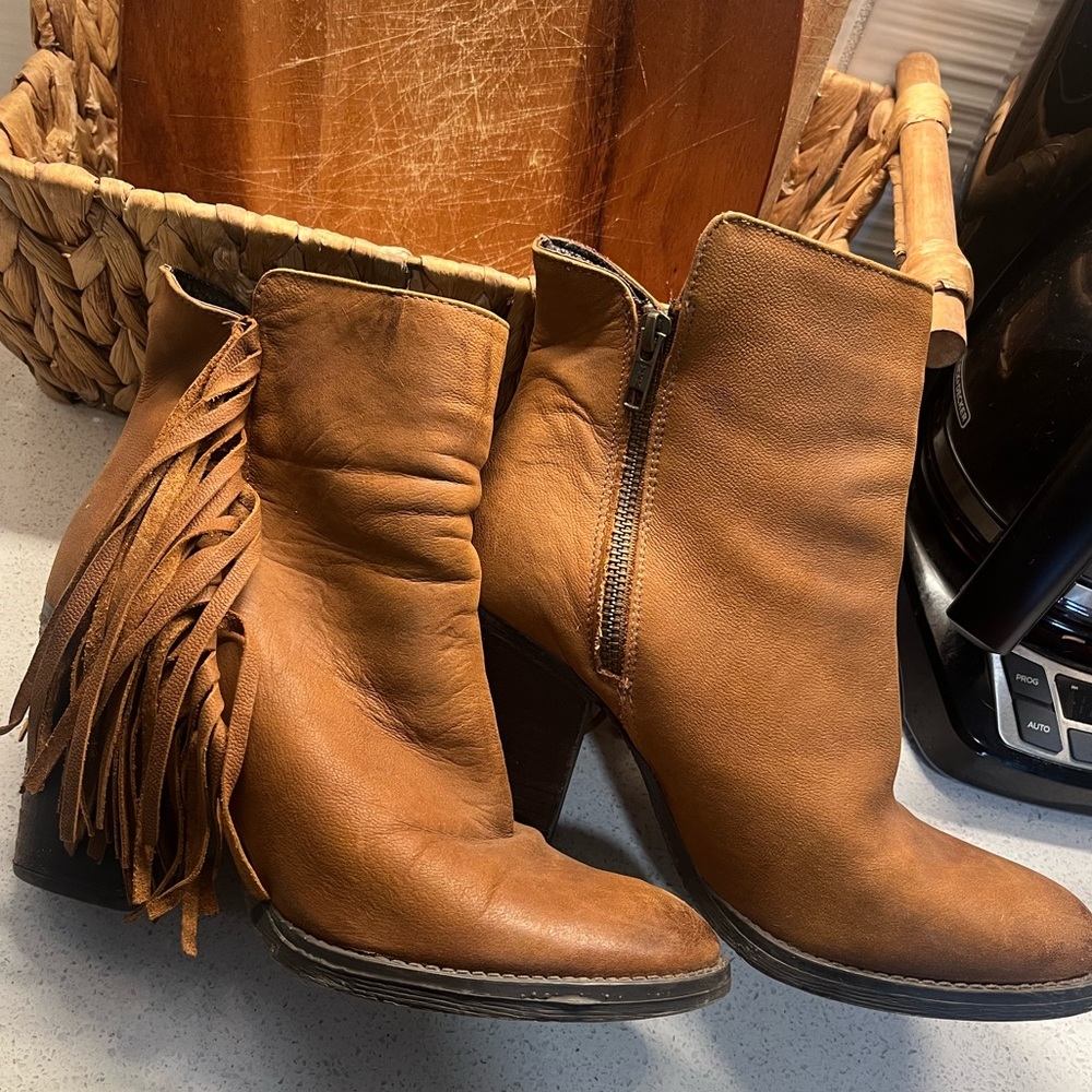 Steve Madden brown Woodstock fringe boots size 8